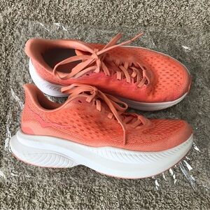 Hoka Mach 6 running shoes women’s size 7 Guava/White